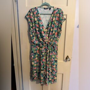 Lands End Faux Wrap V-Neck Short Sleeve Dress Green Tiny Floral Print